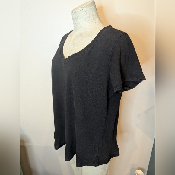 Torrid Signature Jersey Cotton modal V-Neck Tee black 1x - Picture 3 of 15